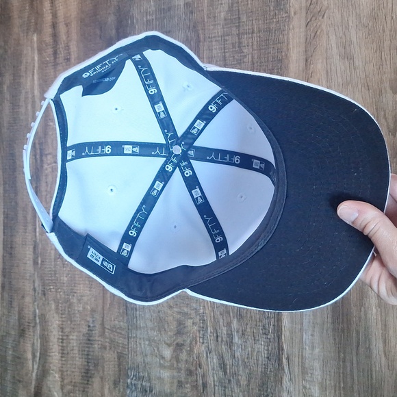 Oakley Cream&White Snapback Ball Cap - Picture 6 of 8